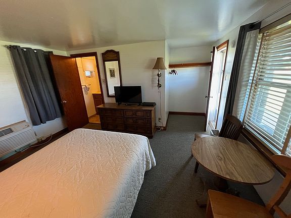 3rd image of 9097 Allentown Blvd Room 7