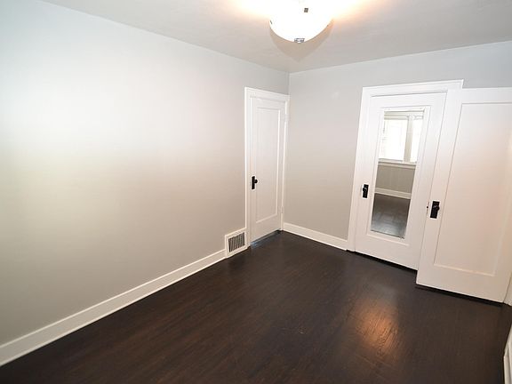 4th image of 1203 E Fenway Ave