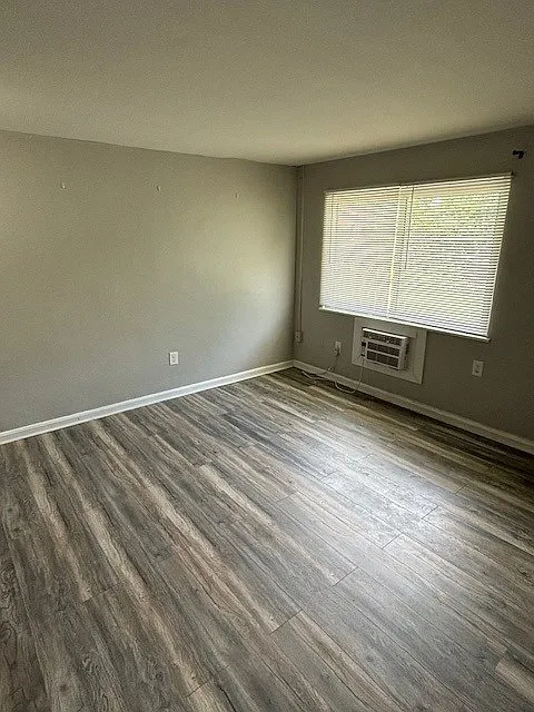 2 bed, $1,100 — Photo 2