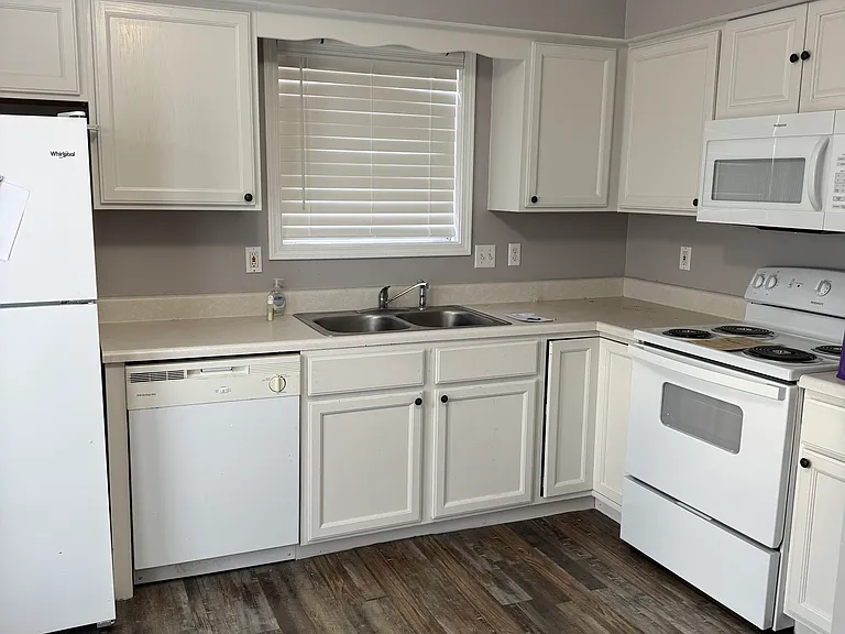 3200 Quiet Way — Photo 3