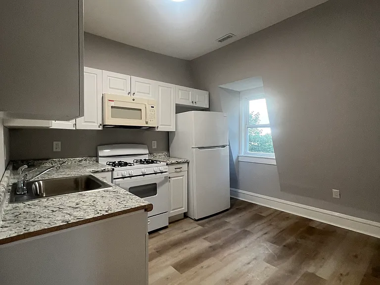 106-108 Cherry St #4 — Photo 6