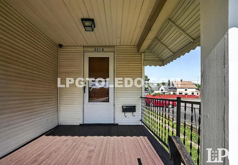 3318 Stickney Ave — Photo 3