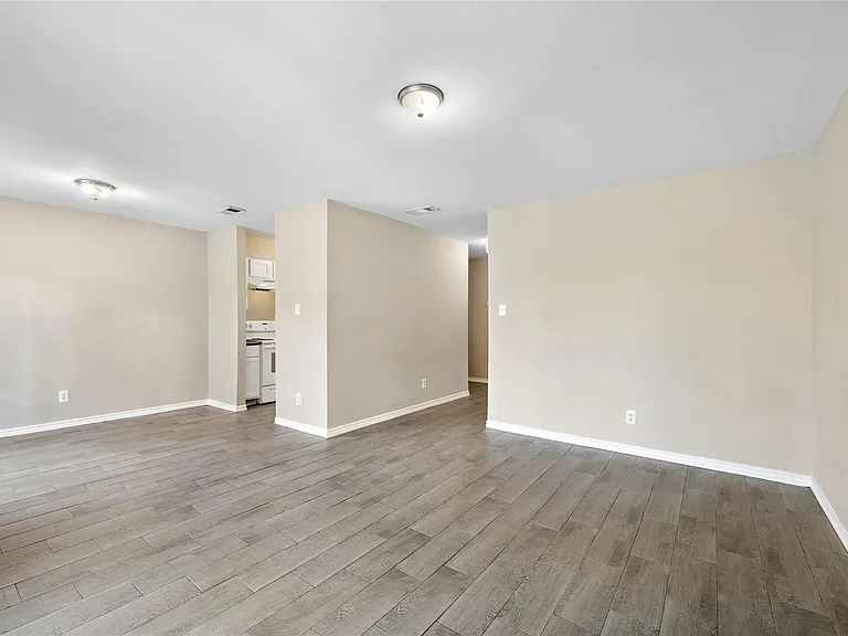 2202 16th Ave N #8 — Photo 3