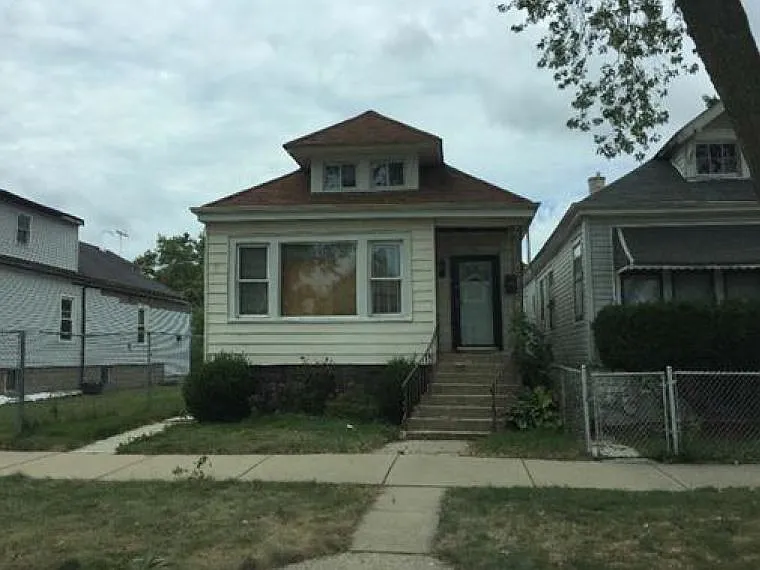 7240 S Paulina St photo 1