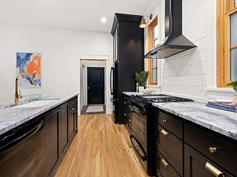 218 E South St — Photo 10