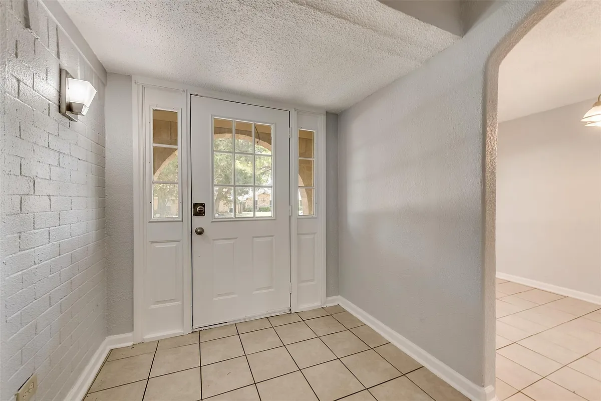 Building Photo - 5209 Daytona Dr