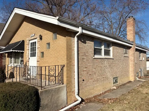 2056 Market St, Blue Island, IL 60406