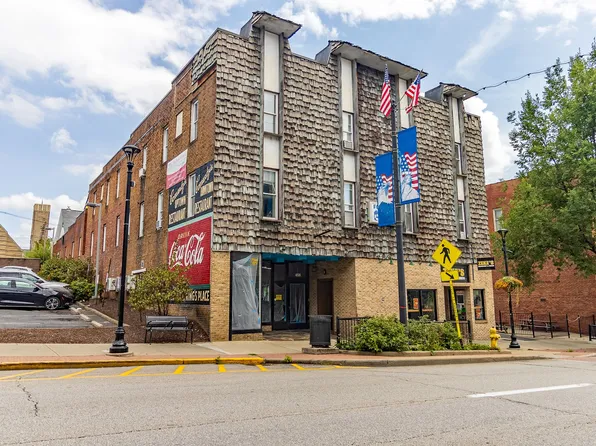 Downtown Morgantown Apartments | Steps from WVU | 1 & 2 Bedrooms Available