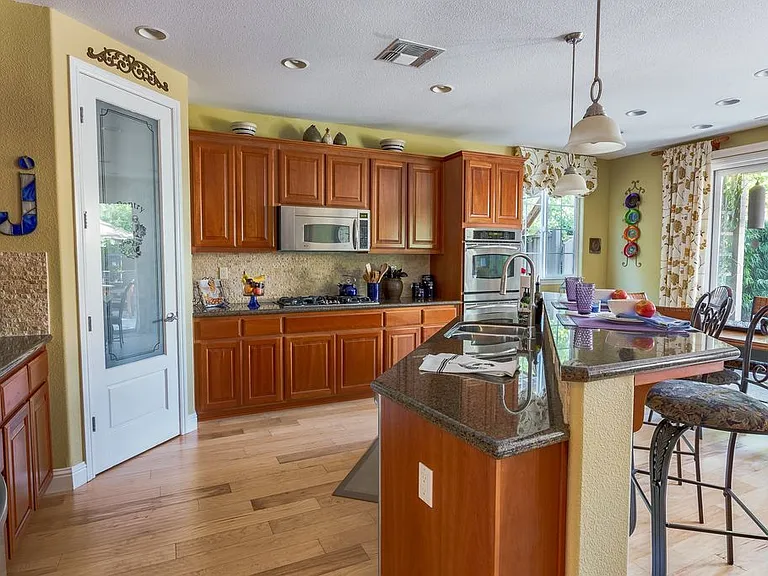 539 W Moraga St — Photo 14