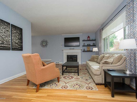 5th image of 2214 Paris Dr