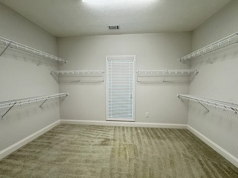 Main Bedroom Dressing Room - 12'11"x9'2"