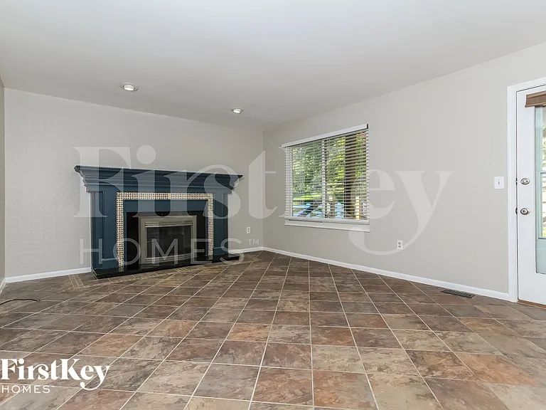 6012 Kingsgate Dr — Photo 4