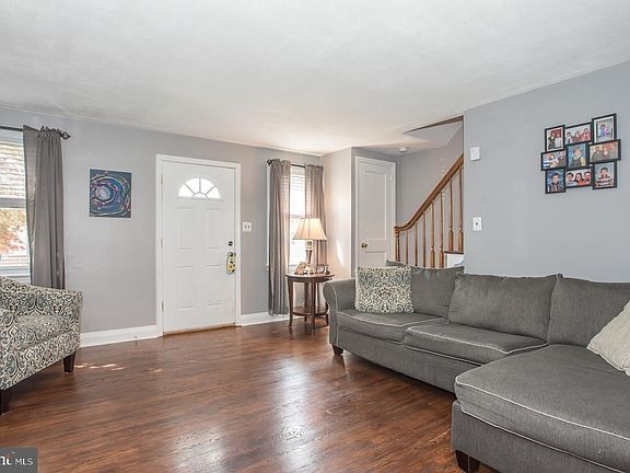 2nd image of 1121 Coyne Pl