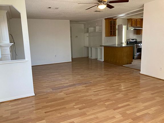3rd image of 5012 Santa Anita Ave