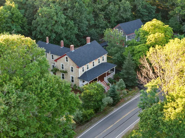 1276 County Road, Cataumet, MA 02534
