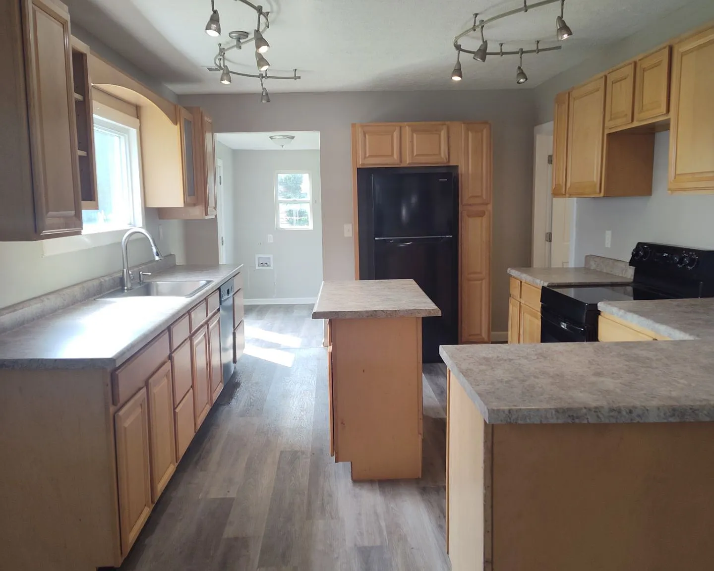 3 bed, 1600 sqft, $1,600 — Photo 4