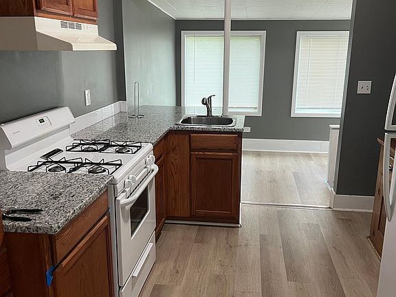 4th image of 103 Pardee Ave