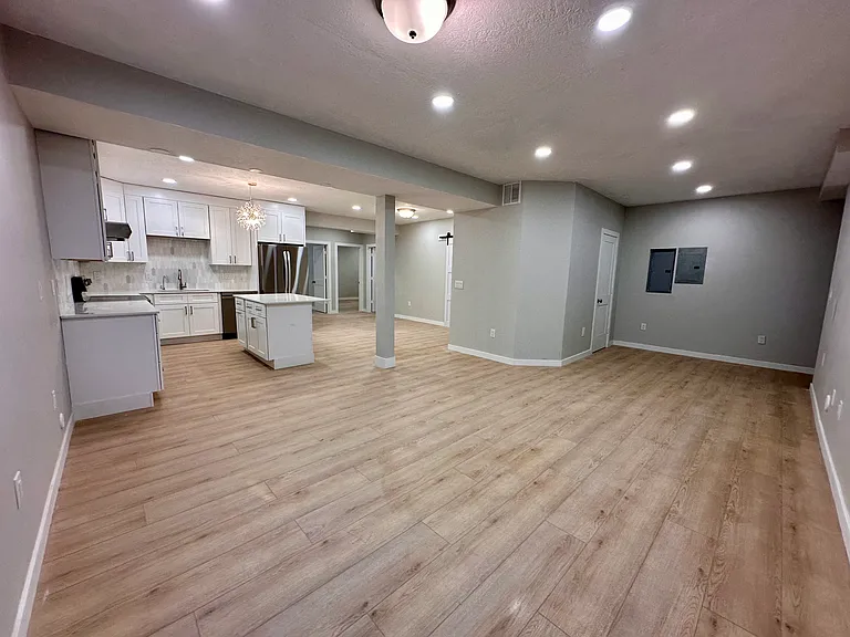1115 E 400 N — Photo 7