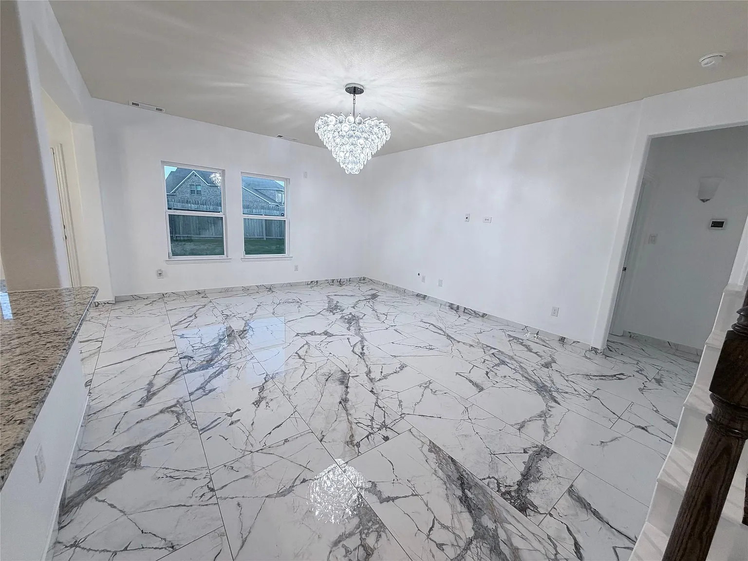 4 bed, 2.0 bath, 2214 sqft, $2,500 — Photo 3