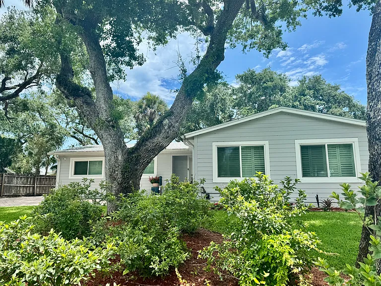 4181 Saxon Dr — Photo 1