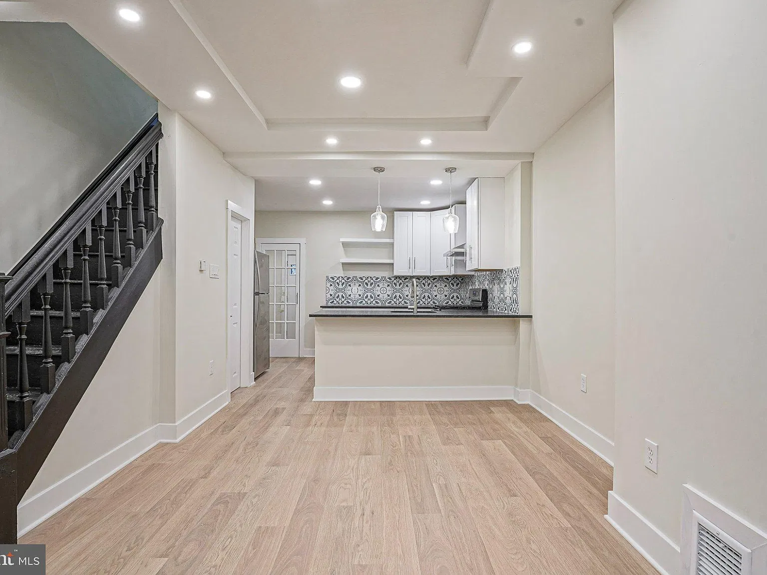 2 bed, 1.5 bath, 1016 sqft, $1,275 — Photo 2