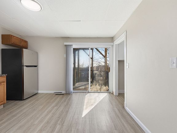 5th image of 73 Campbell Ave APT 2