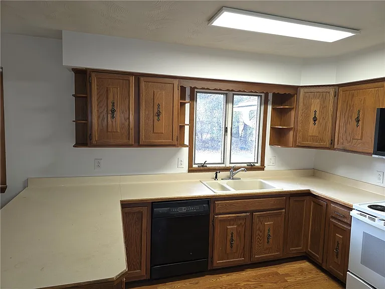 379 Hollybrook Rd — Photo 8
