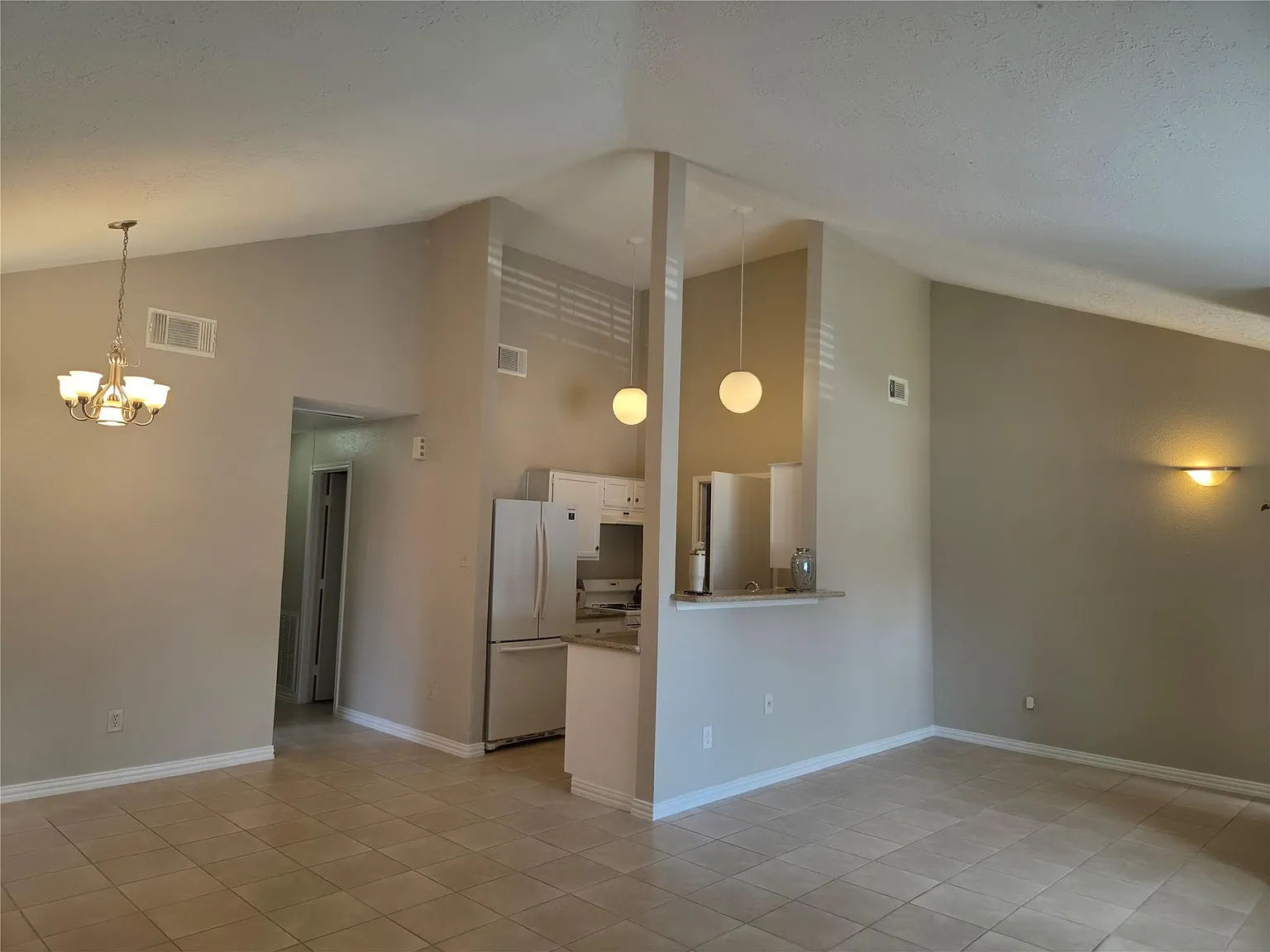 2 bed, 1.0 bath, 1025 sqft, $1,750 — Photo 1