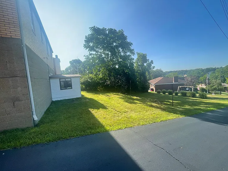 960 Agnew Rd — Photo 4