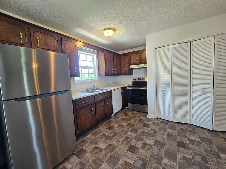 2408 N Ford St — Photo 6
