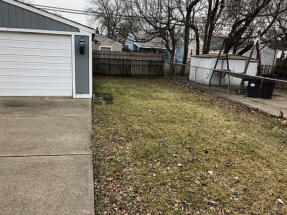 4th image of 25232 Leach St