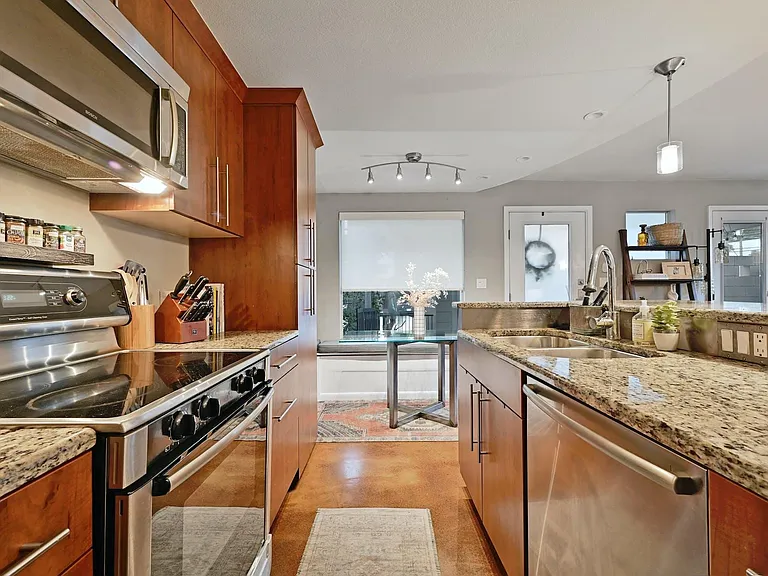 41 Waller St — Photo 12