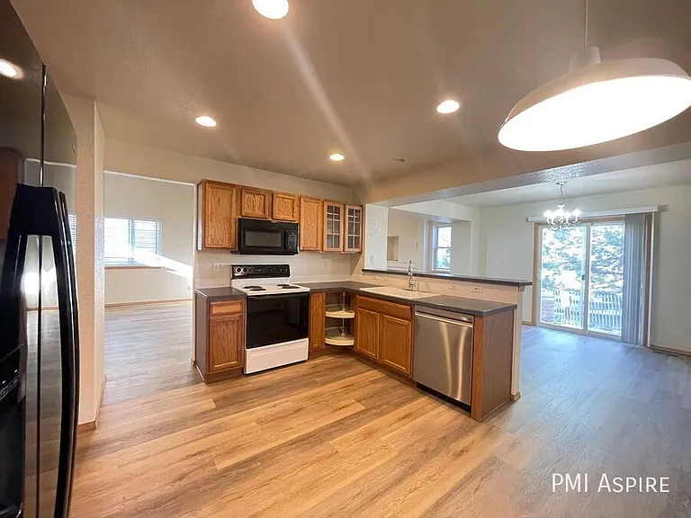 10501 Dresden St — Photo 7