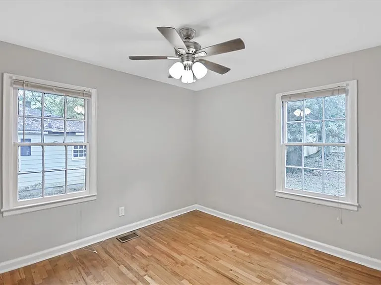 1877 Sumter St NW — Photo 16
