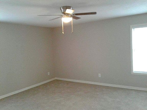 New paint new blinds new fan