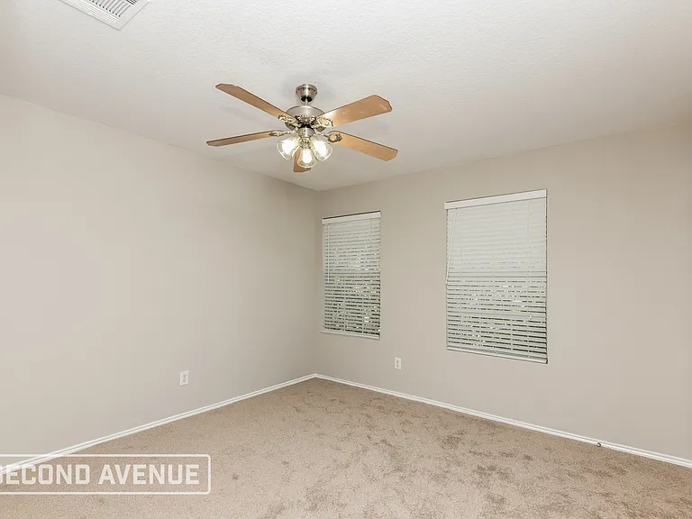 6237 Hereford Dr — Photo 17