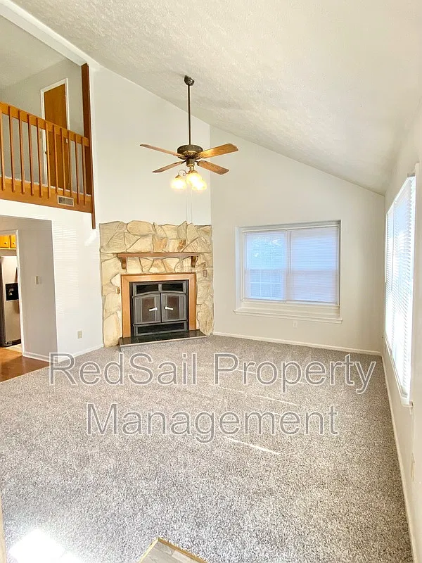 3 bed, 2.0 bath, 1389 sqft, $1,650 — Photo 3