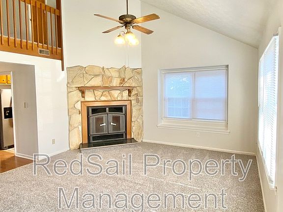 3rd image of 124 Parkway Dr