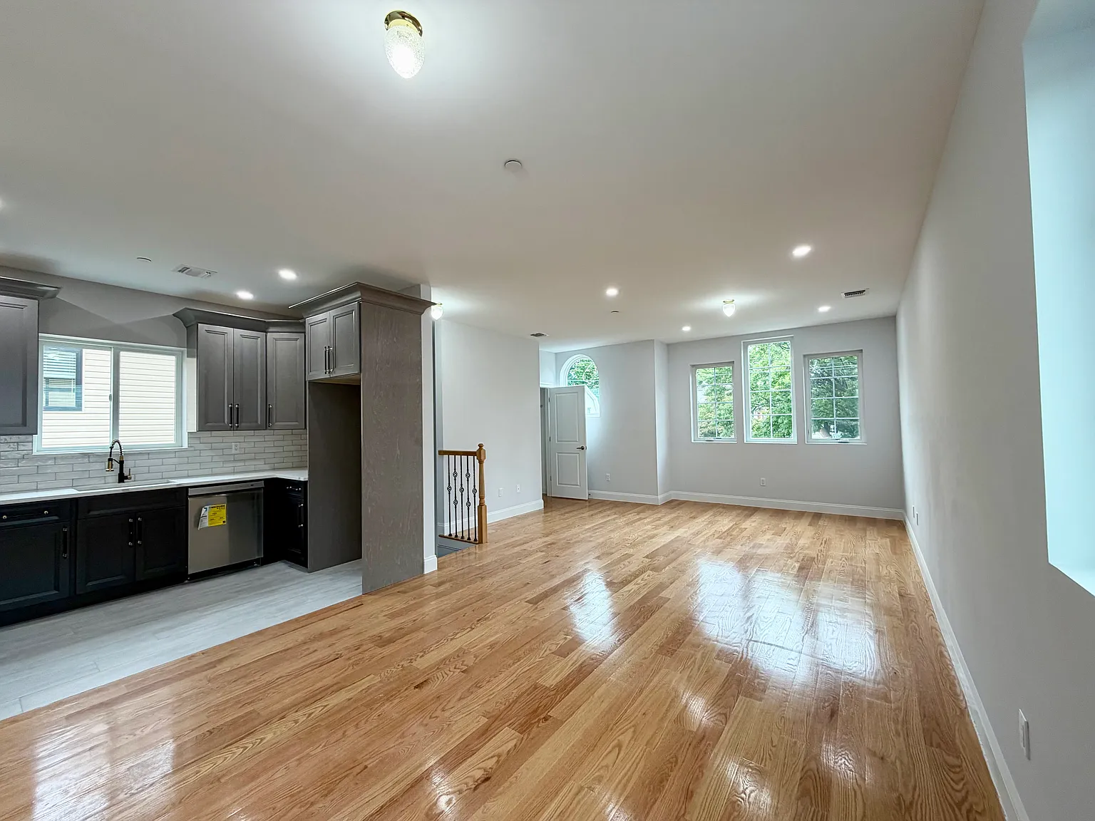 4 bed, 1380 sqft, $3,400 — Photo 4