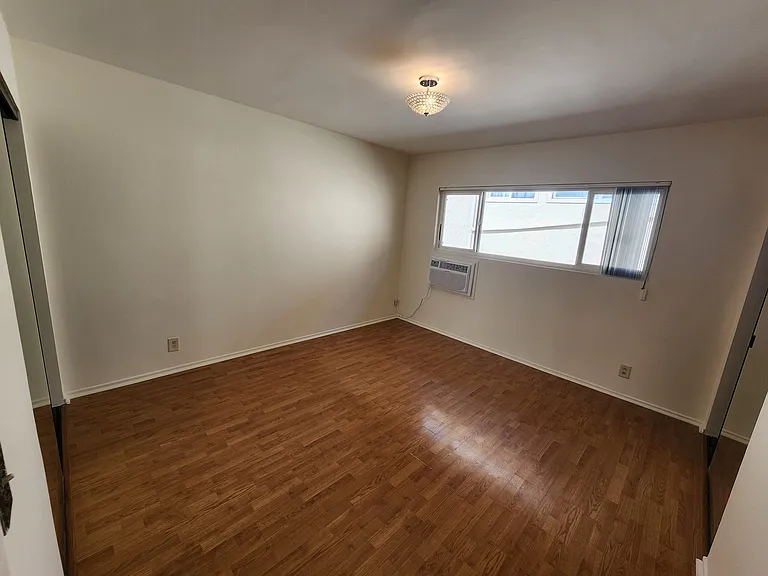 1141 Irving Ave #3 — Photo 27