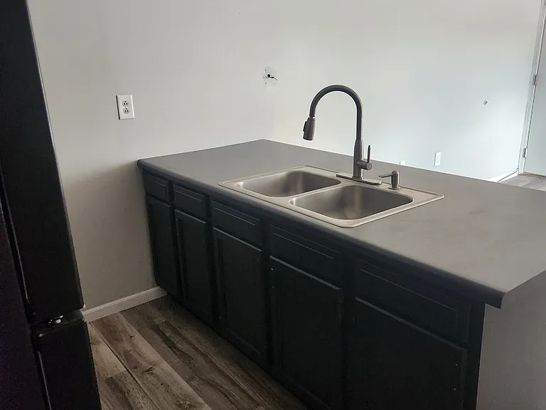 213 E Center St #B — Photo 5