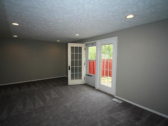 3rd image of 7483 Essex Dr Unit D
