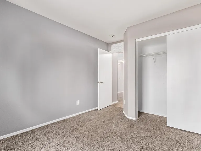 1368 S 232nd Ave — Photo 28
