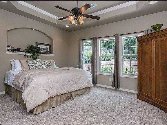 4th image of 7 Constance Cir