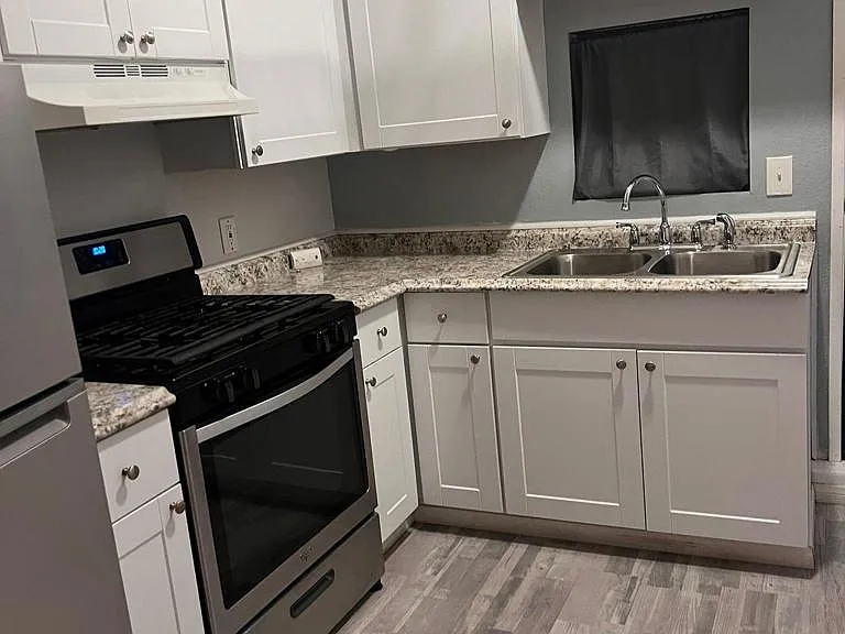 948 Martinique Dr — Photo 4