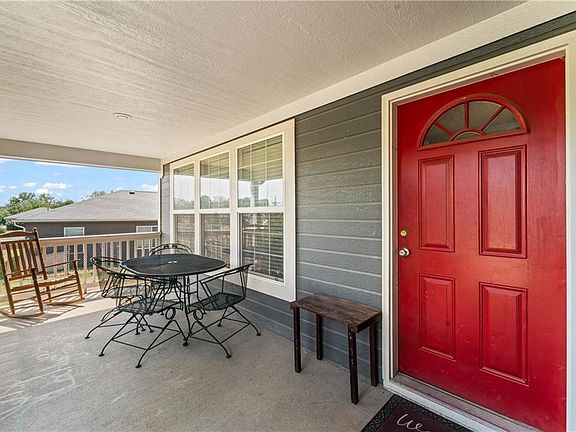 4th image of 400 Aspen Ln