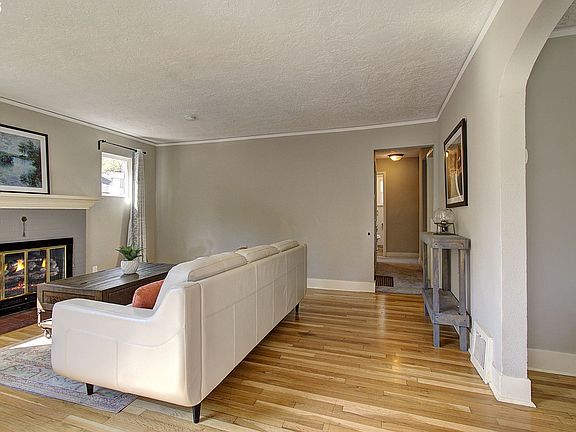 5th image of 2410 Algona Dr