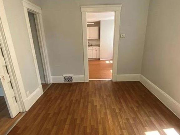 5th image of 3233 W 94th St