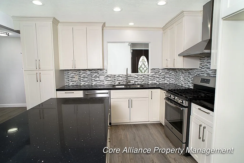 17926 Ludlow Street - . — Photo 2