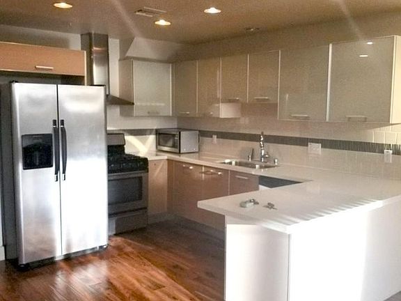 3rd image of 848 S Irolo St #507